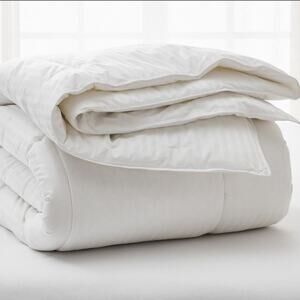 Pottery Barn Classic Full Primaloft Down Alternative White Damask Comforter